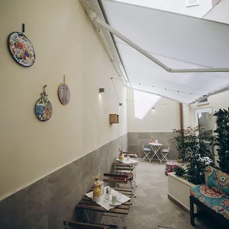 Dimora Fantasia Charme Bed and Breakfast Μπάρι